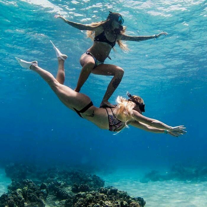 surfeando bajo el mar