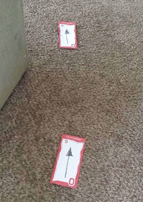 flechas en el piso
