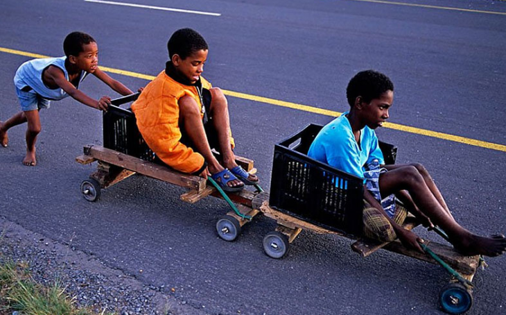 niños en carrito