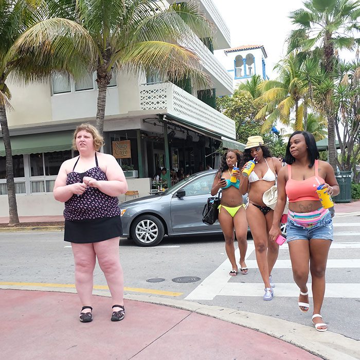 Mujer en la esquina