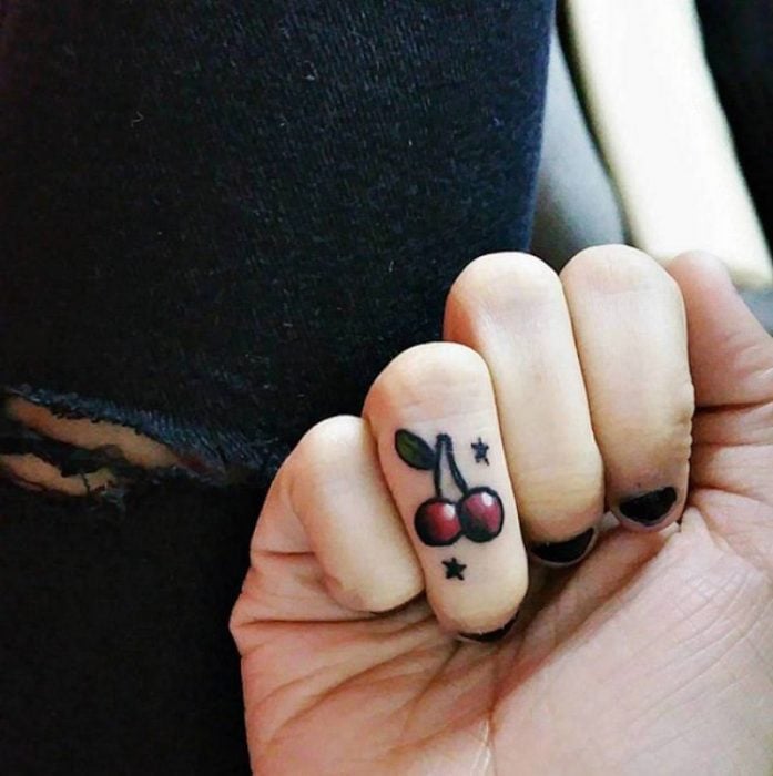 Fingers tattoo