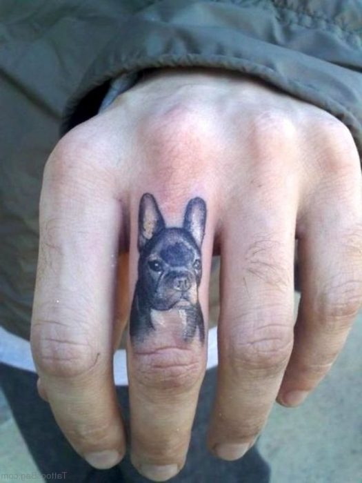 Fingers tattoo