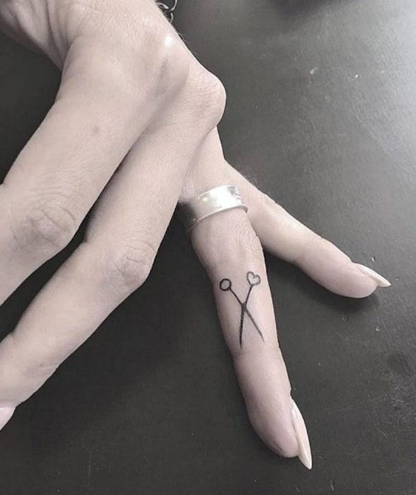 Fingers tattoo