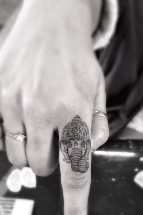 Fingers tattoo