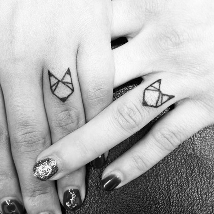 Fingers tattoo