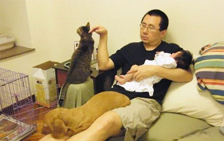 padre, hija y mascotas, 2008 