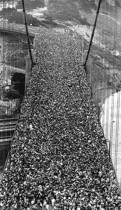 coches en la Apertura del puente Golden Gate, San Francisco 