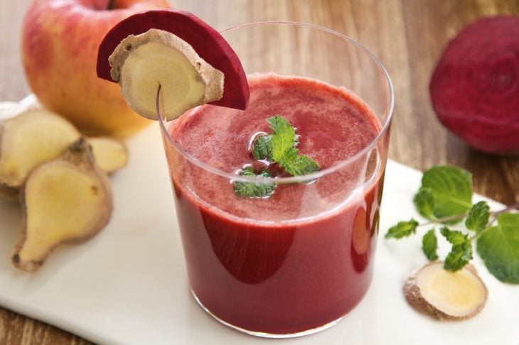 jugo de betabel, manzana y jengibre 