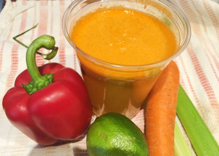 jugo de pimiento morrón, zanahoria, apio y limón