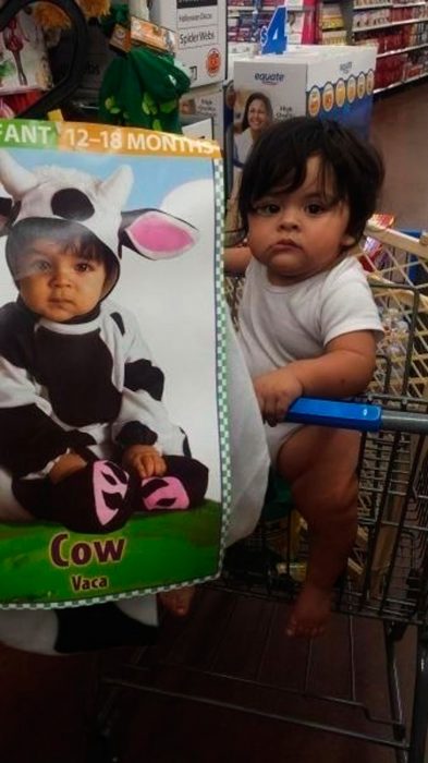 bebé que se parece a un anuncio de bebé vestida de vaca