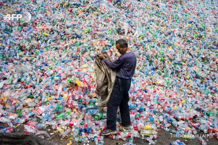 botellas de plástico contaminantes 