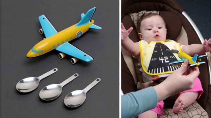 bebé y su cuchara en forma de avión