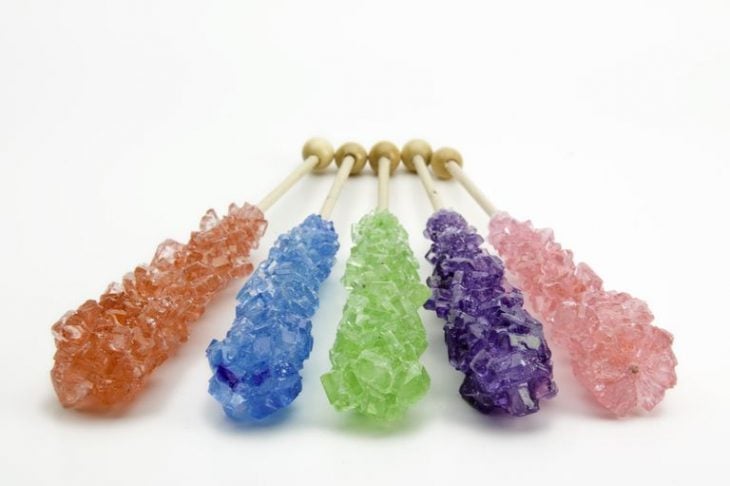 cristales de azúcar de colores