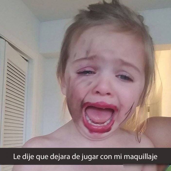 niña con la cara borroneada