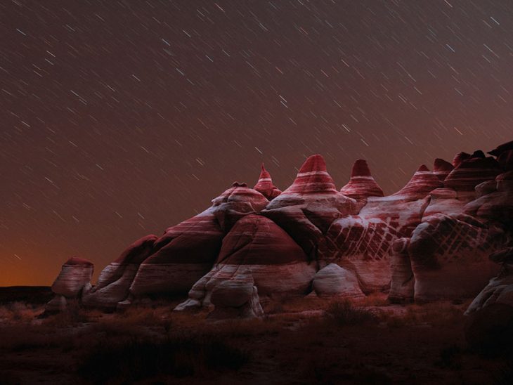 lluvia de luces nocturnas en montaña