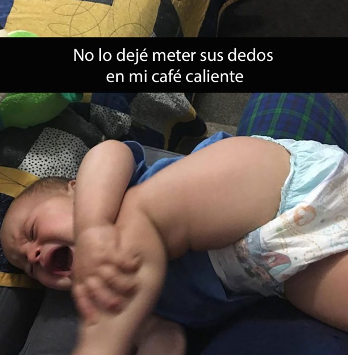 niño en pañal llorando