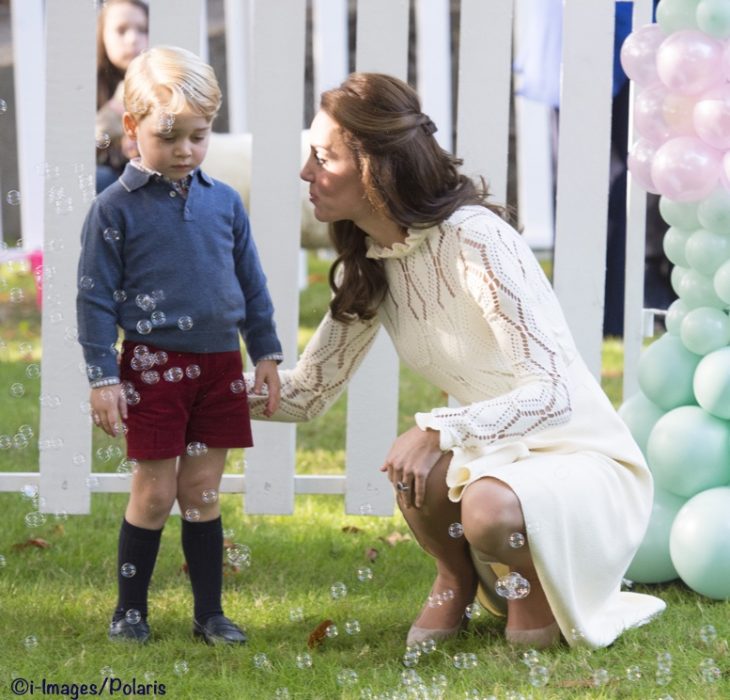 kate middleton conversando con el príncipe geroge