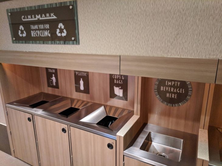 lavabo para verter bebidas en cine 