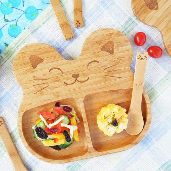plato de comida para niño de madera en forma de conejito 