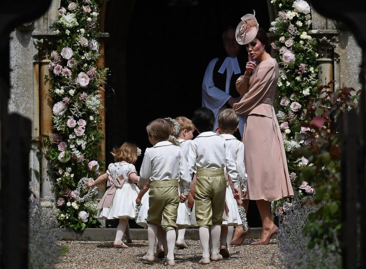 kate middleton haciendo que sus hijos guarden silencio 