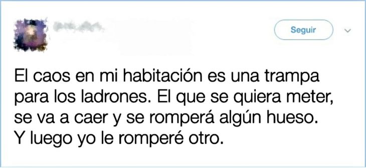 tuit gracioso sobre habitación desordenada