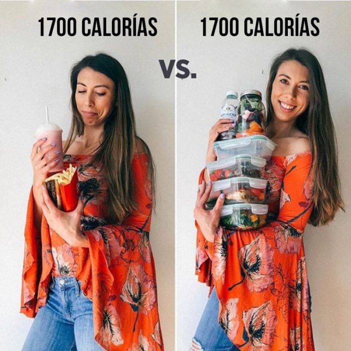 mujer sostiene comida chatarra vs comida saludable 