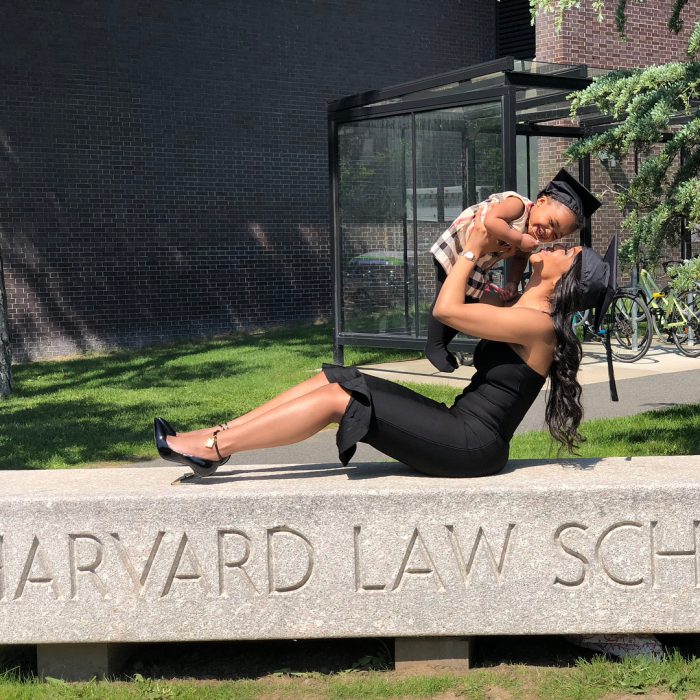 madre soltera se gradúa de harvard