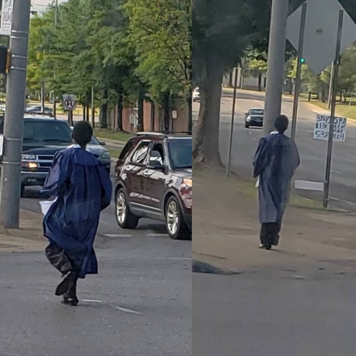 Camina con toga y birrete a la escuela