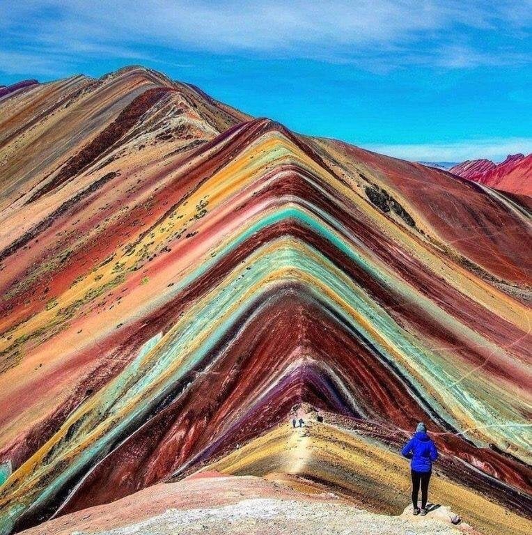 https://www.recreoviral.com/wp-content/uploads/2018/06/Monta%C3%B1a-de-Siete-Colores-Monta%C3%B1a-de-Colores-or-Rainbow-Mountain-Is-located-in-Peru.jpg