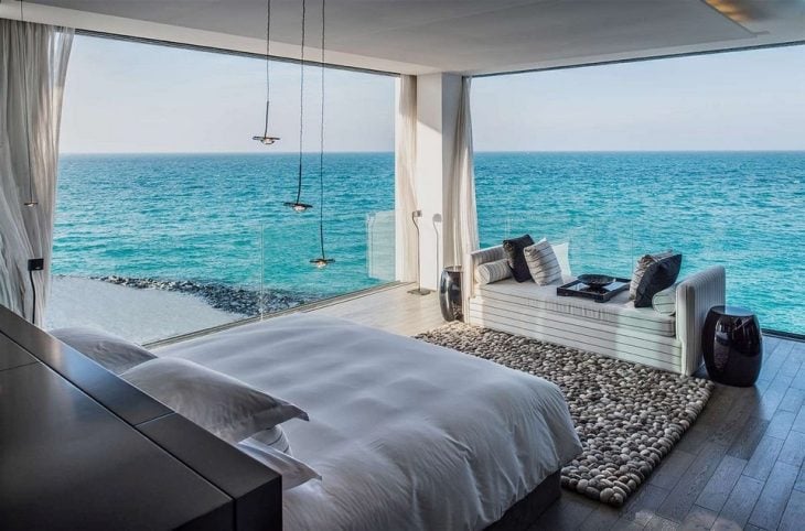 habitación con vista al mar en abu dabi 