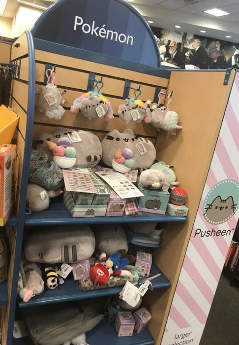 peluches mal acomodados 