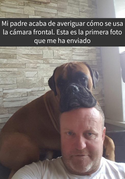 selfie de hombre con su perro 