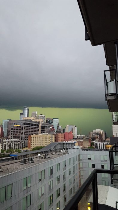 Tormenta aproximándose a una ciudad