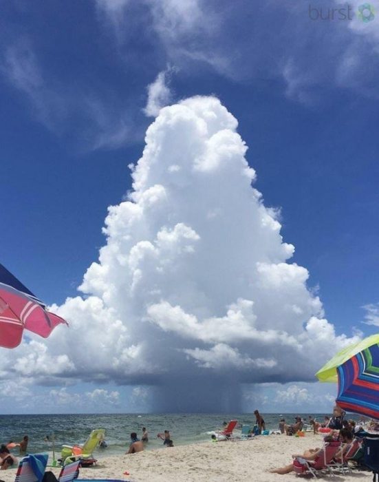  Nube en forma de triángulo