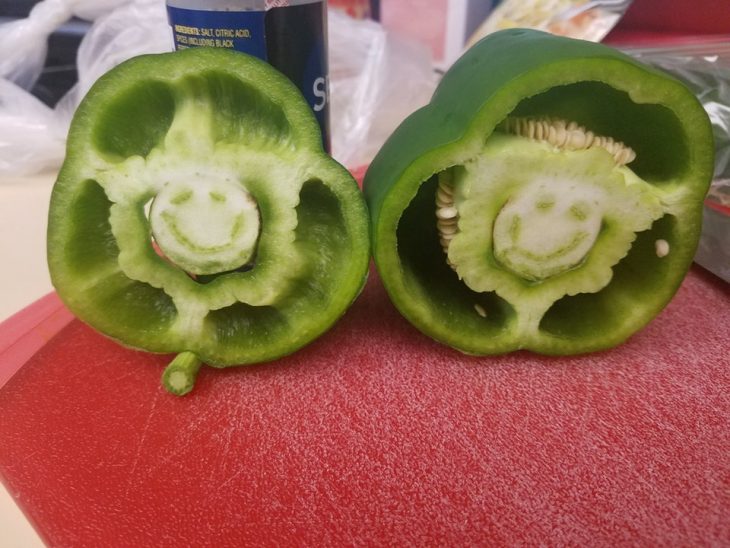 pimiento morrón con pareidolia 