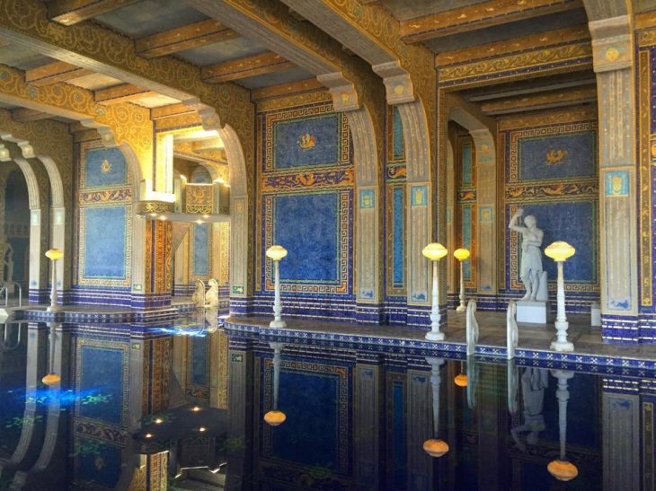 piscina en un palacio 