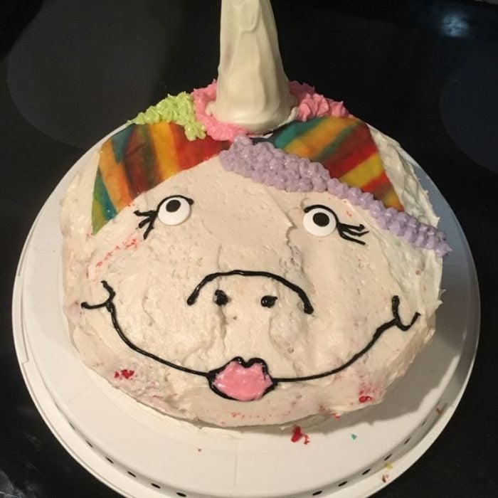 pastel de unicornio mal hecho 