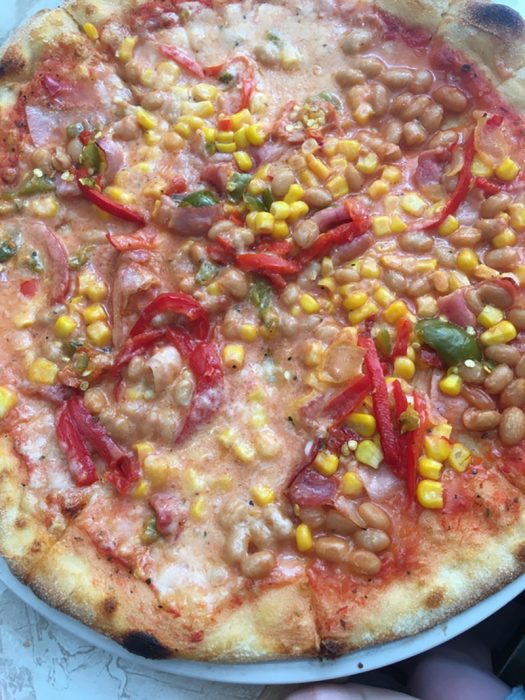 pizza con frijoles 