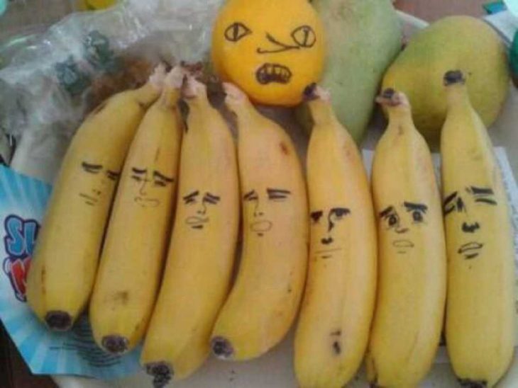plátanos con caras pintadas 