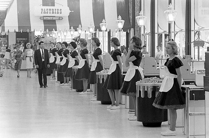 Cajeras en un supermercado de California, 1962