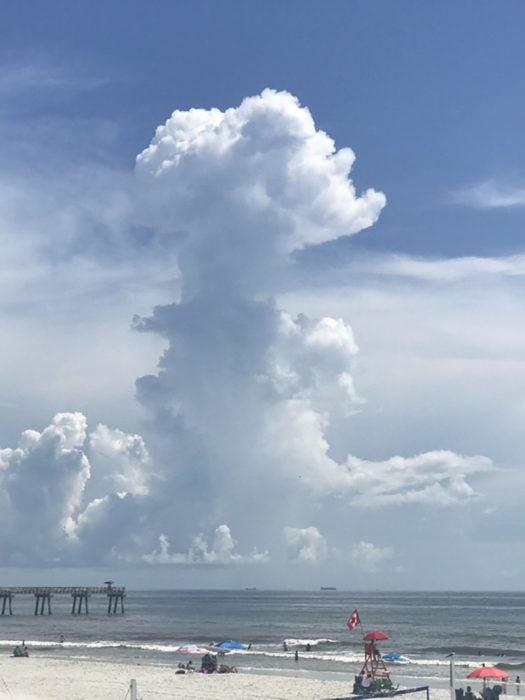 Nubes que parecen una bomba atómica