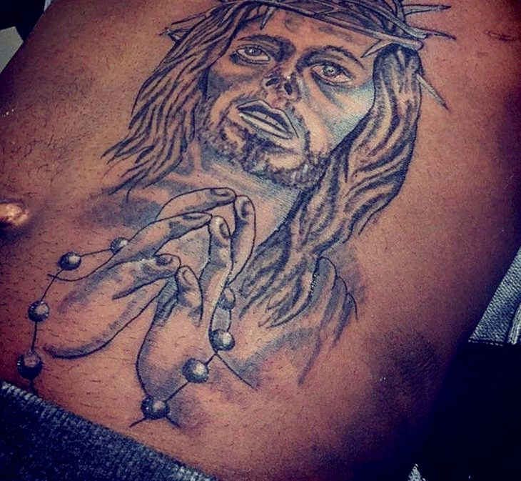 tatuaje mal hecho de jesucristo