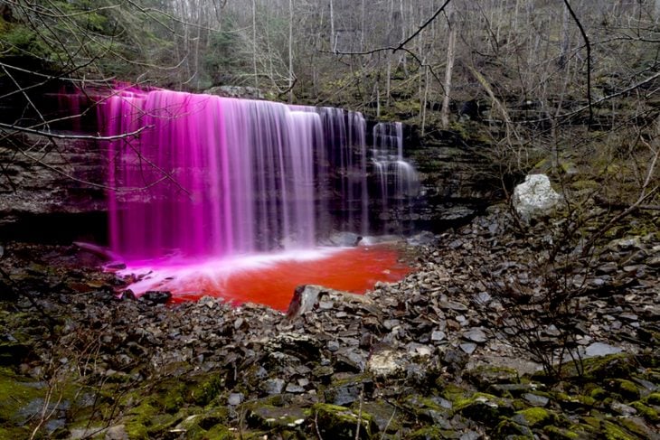 Inyección de colorante durante un estudio permitido de trazadores de tintes en cascadas de Tennessee
