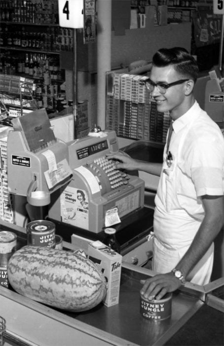 Cajero en una tienda de Florida, 1962