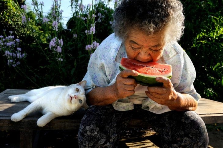 viejita y su gato 