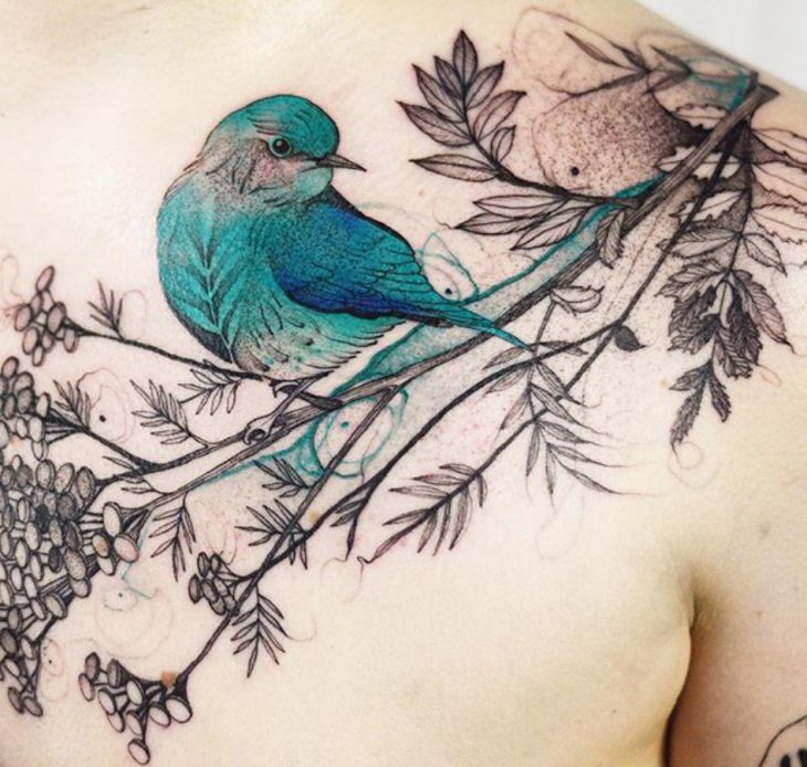 tatuaje de un colibrí 