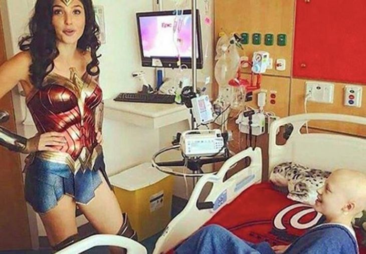 Gal Gadot visita hospital