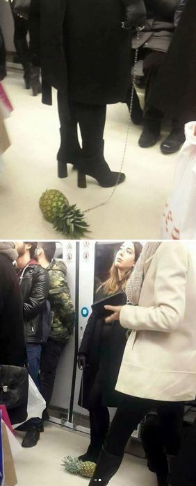 mujer con una piña atada a una correa