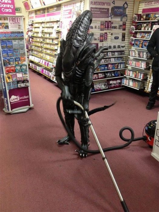 alien en tienda departamental 