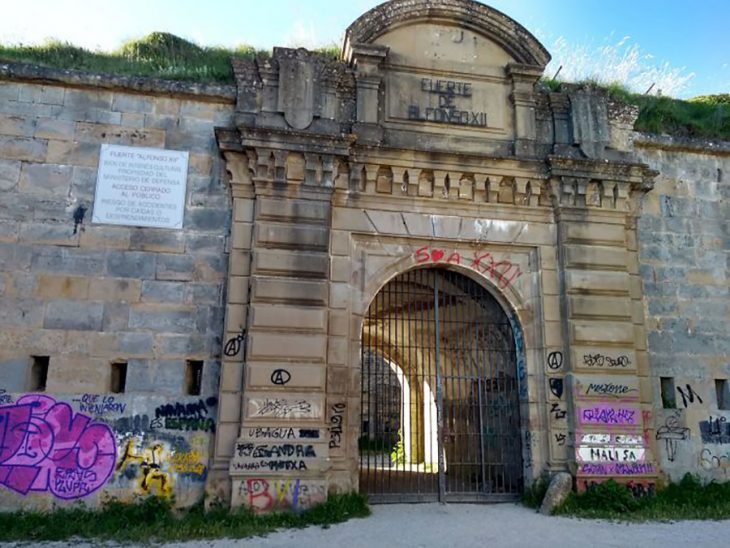 edificio grafiteado 